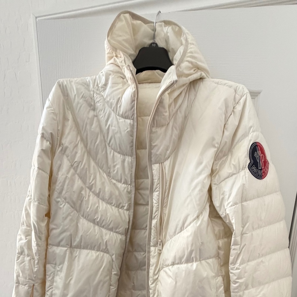 MONCLER - pre-owned in like New condition (5)